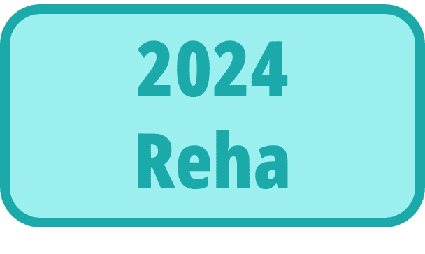 Blaugr&uuml;ner Hintergrund mit dem Text &bdquo;2024 Reha&ldquo; in gro&szlig;en, kr&auml;ftigen Buchstaben.